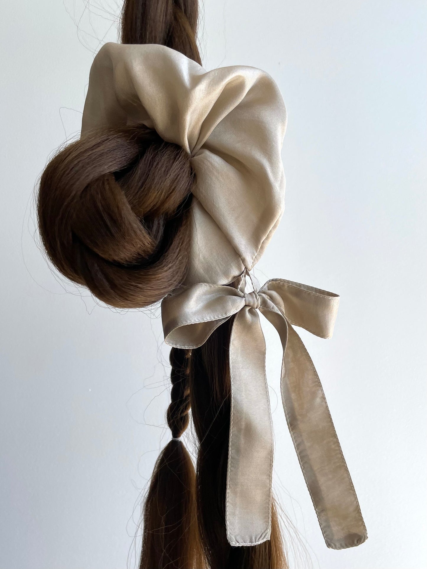 Eva Scrunchie | Detachable Bow