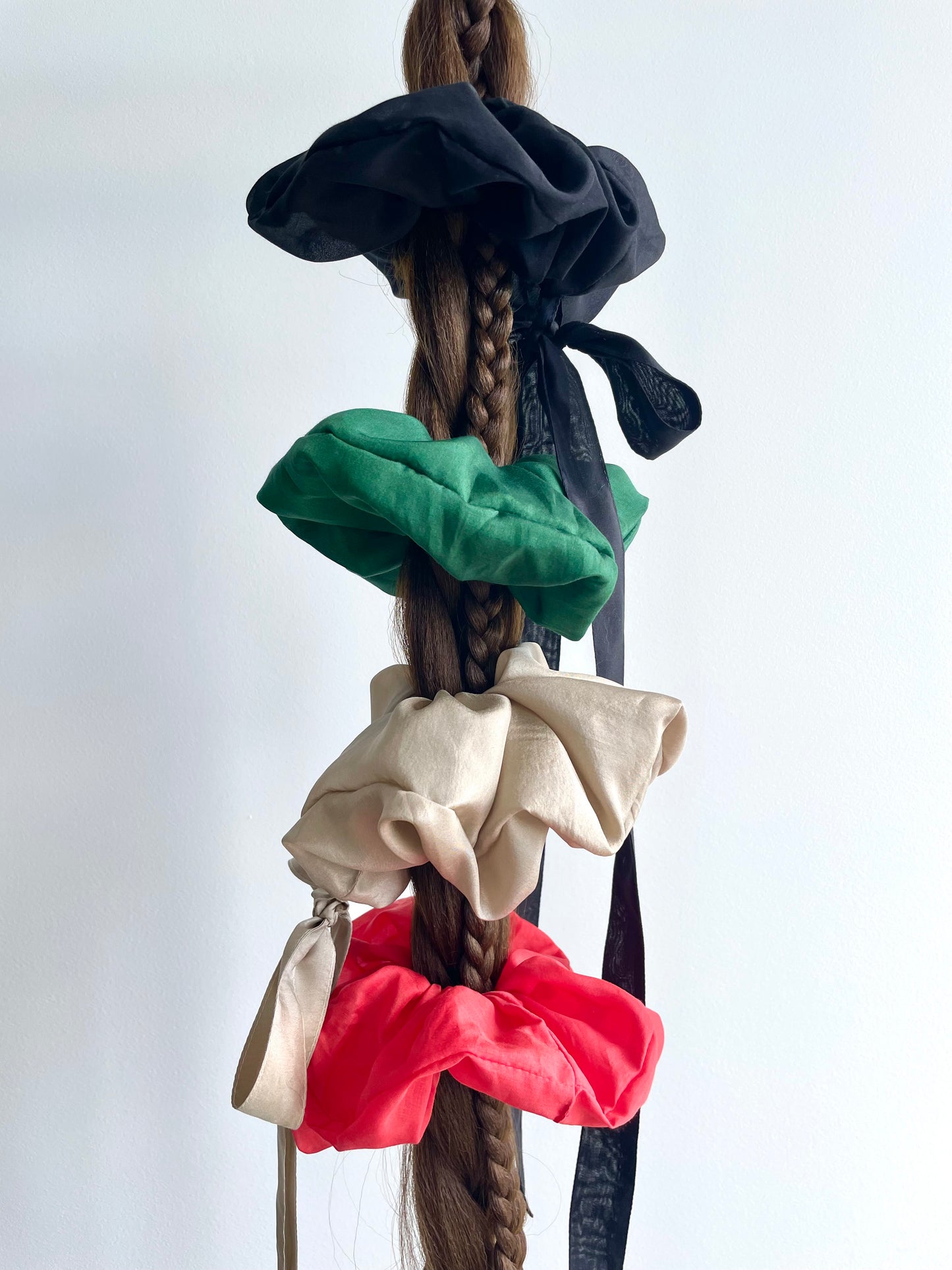 Eva Scrunchie | Detachable Bow