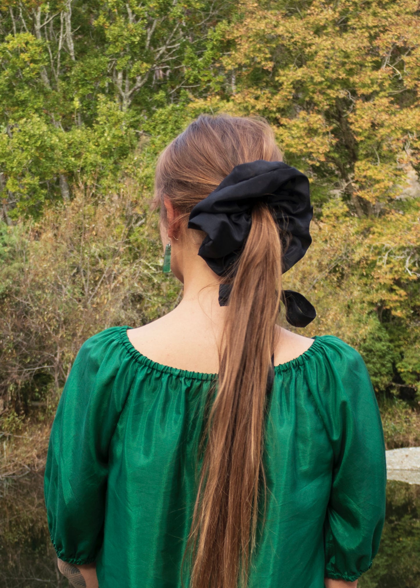 Eva Scrunchie | Detachable Bow